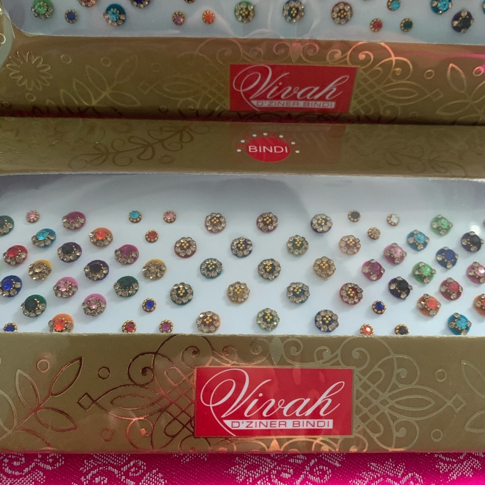 BINDIS WITH RHINESTONES - Circle Shape - Picture 3 of 6